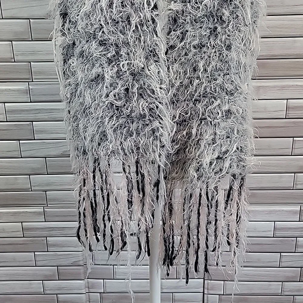 Unbranded black and white eyelash scarf One Size